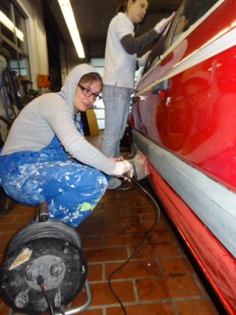 Doch zuerst mussten die Flächen abgeschliffen werden